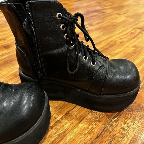 vampire/ bat boots - Picture 5 of 7